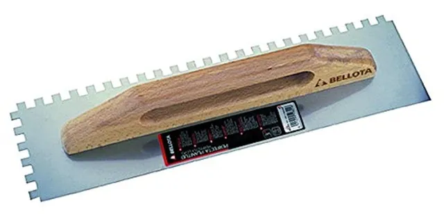 bellota-5875-10-llana-o-peine-diente-castillo-con-mango-de-madera image 1