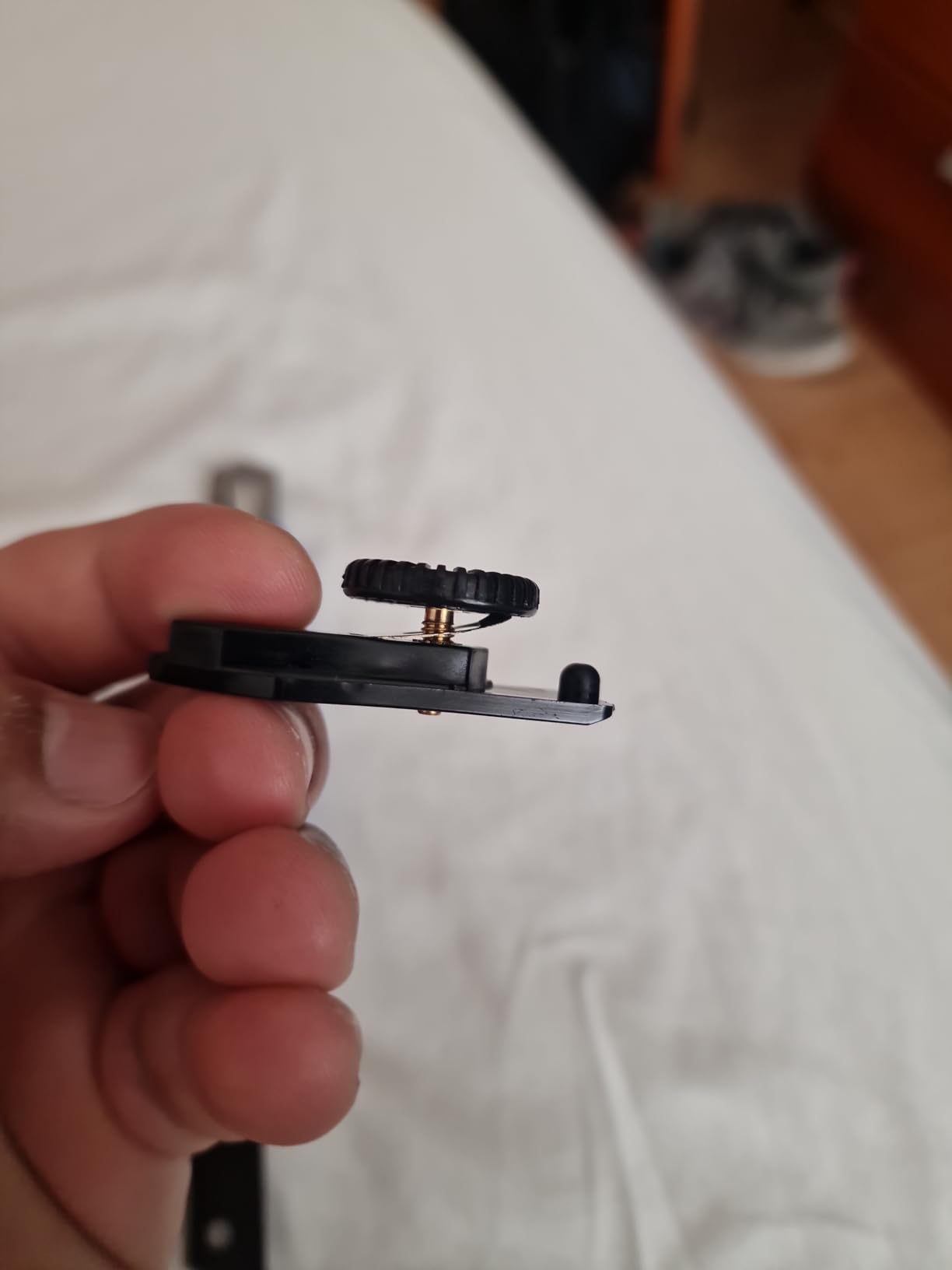 Buen cúter, aunque el tornillo se afloja